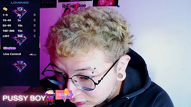 Snapshot of princeFtm chatting on January 8, 1:02 pm princeFtm online show from January 8, 1:02 pm