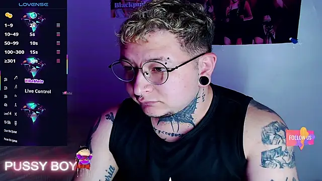 Snapshot of princeFtm chatting on February 9, 7:18 pm princeFtm online show from February 9, 7:18 pm