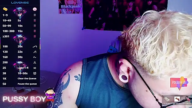 Snapshot of princeFtm chatting on February 21, 3:35 pm princeFtm online show from February 21, 3:35 pm