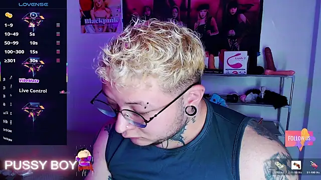 Snapshot of princeFtm chatting on February 26, 7:57 pm princeFtm online show from February 26, 7:57 pm