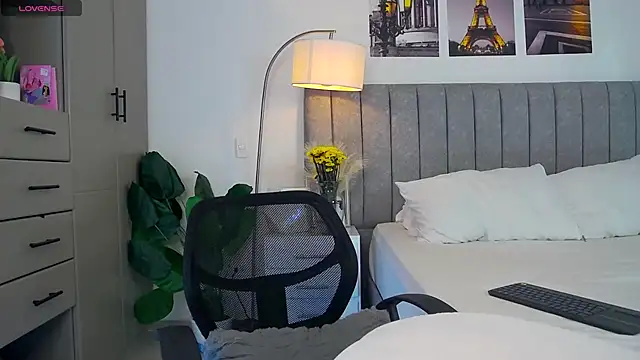 Snapshot of caralella chatting on November 27, 8:00 pm caralella online show from November 27, 8:00 pm