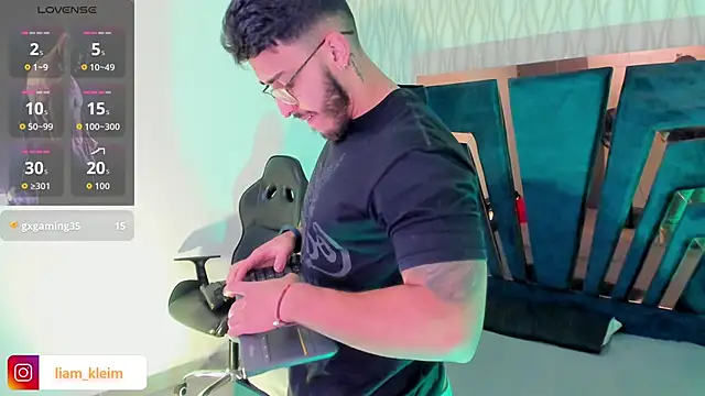 Liam Kleiin online show from December 2, 11:26 am