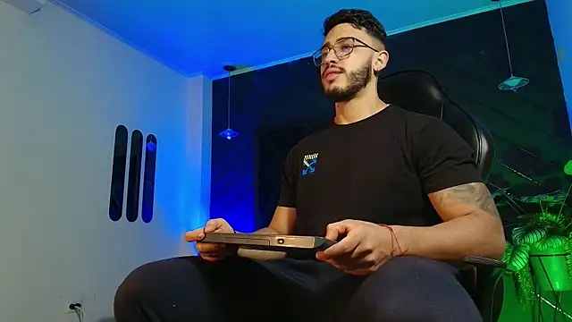 Liam Kleiin online show from April 11, 11:36 am