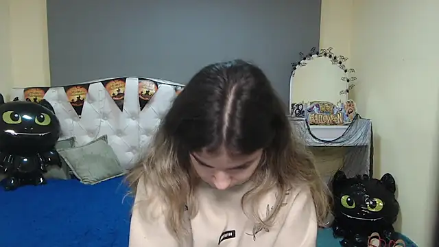 TinaRedly online show from October 26, 6:08 am