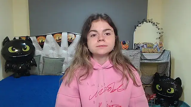 TinaRedly online show from October 28, 6:43 pm