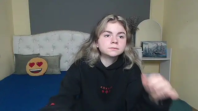 TinaRedly online show from November 10, 6:40 pm