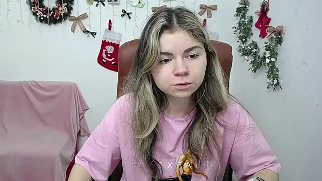 TinaRedly online show from December 14, 6:45 pm