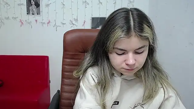 TinaRedly online show from January 13, 6:24 pm