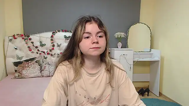 TinaRedly online show from March 29, 5:46 pm