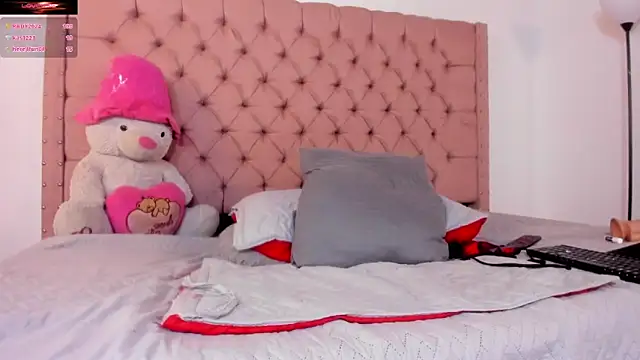 AinaPink online show from December 17, 2:44 pm