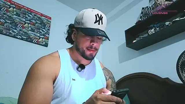 Snapshot of SilvaBranko chatting on February 10, 12:15 am SilvaBranko online show from February 10, 12:15 am