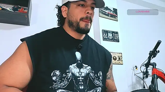 Snapshot of SilvaBranko chatting on February 16, 6:04 pm SilvaBranko online show from February 16, 6:04 pm