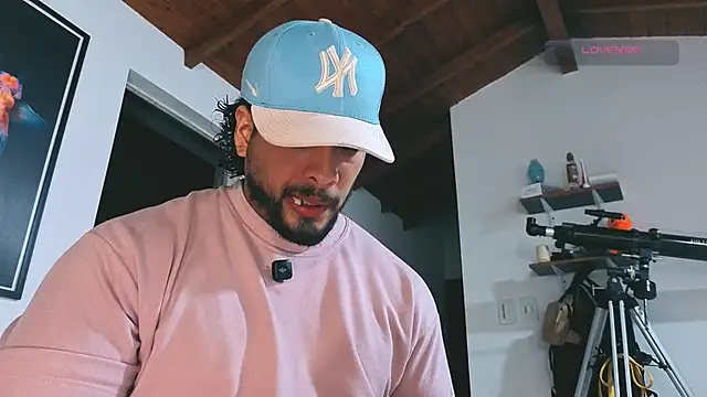 Snapshot of SilvaBranko chatting on February 24, 1:25 am SilvaBranko online show from February 24, 1:25 am