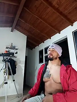 Snapshot of SilvaBranko chatting on February 25, 3:05 am SilvaBranko online show from February 25, 3:05 am