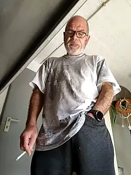 bottomhairy online show from April 9, 9:36 am