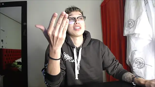  Thomas hot  online show from December 23, 5:54 pm