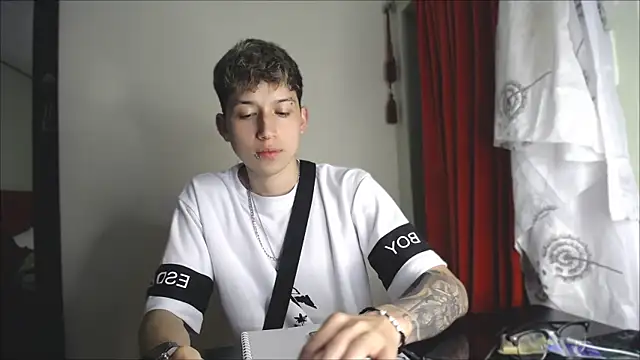  Thomas hot  online show from December 25, 11:31 pm