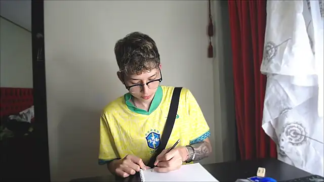  Thomas hot  online show from December 26, 6:33 pm