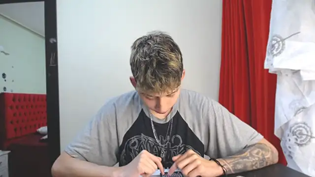  Thomas hot  online show from December 31, 6:05 am