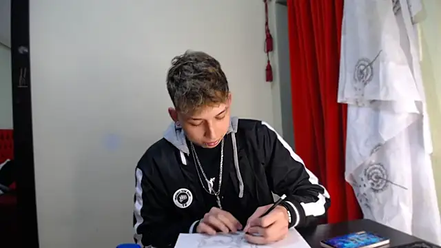  Thomas hot  online show from January 3, 8:54 pm