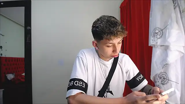  Thomas hot  online show from January 7, 3:35 am