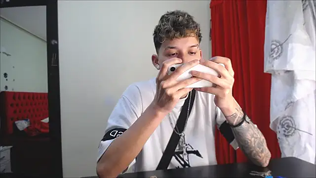  Thomas hot  online show from January 7, 7:59 pm