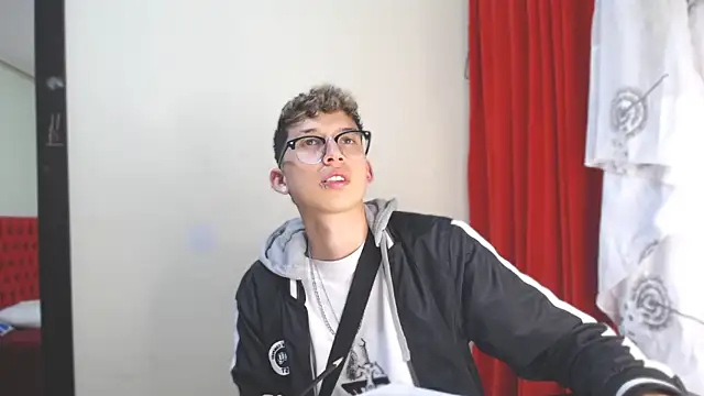  Thomas hot  online show from January 8, 10:16 pm