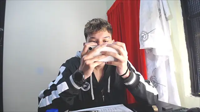  Thomas hot  online show from January 12, 1:11 am