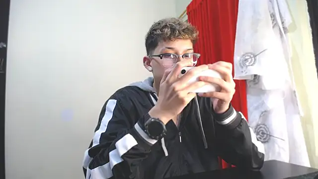  Thomas hot  online show from January 12, 4:21 am