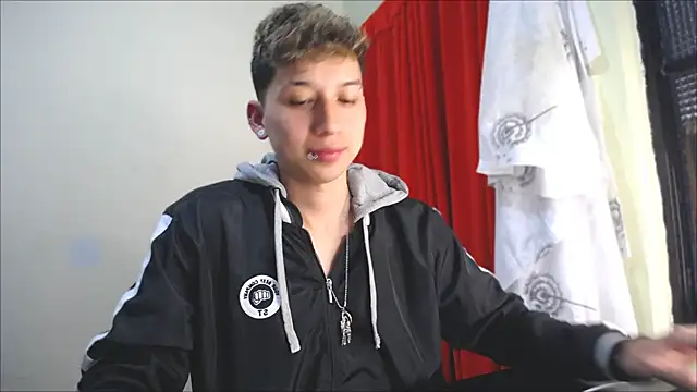  Thomas hot  online show from January 12, 9:51 pm