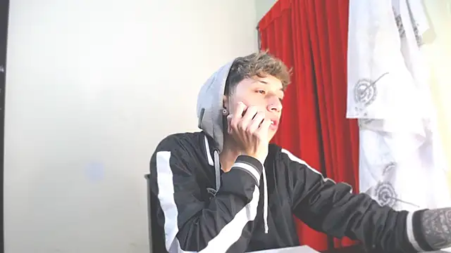  Thomas hot  online show from January 21, 2:33 am