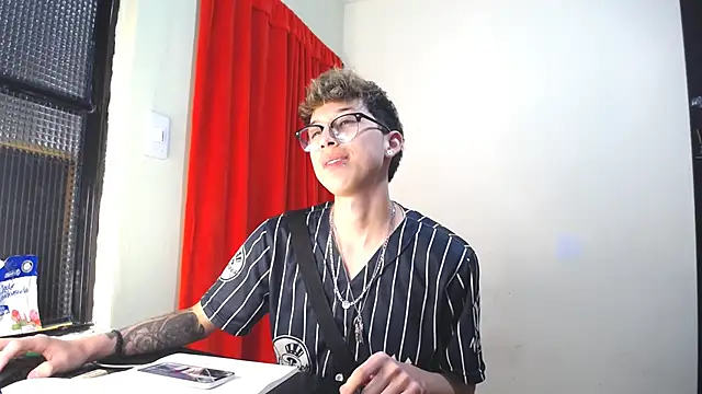  Thomas hot  online show from February 4, 6:17 pm