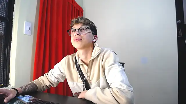  Thomas hot  online show from February 5, 7:42 pm