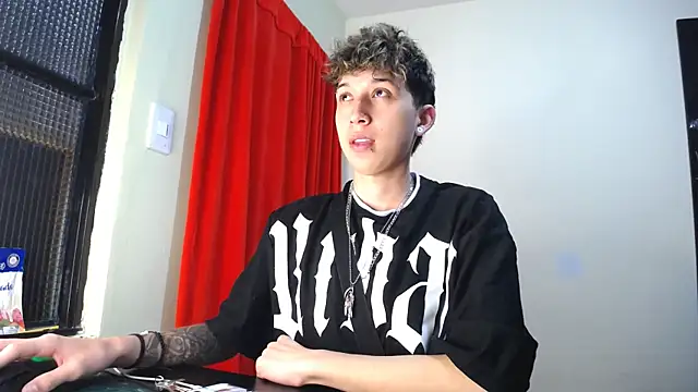  Thomas hot  online show from February 7, 6:56 pm