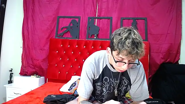  Thomas hot  online show from February 15, 5:09 am