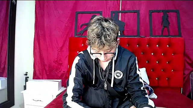  Thomas hot  online show from February 19, 5:16 am