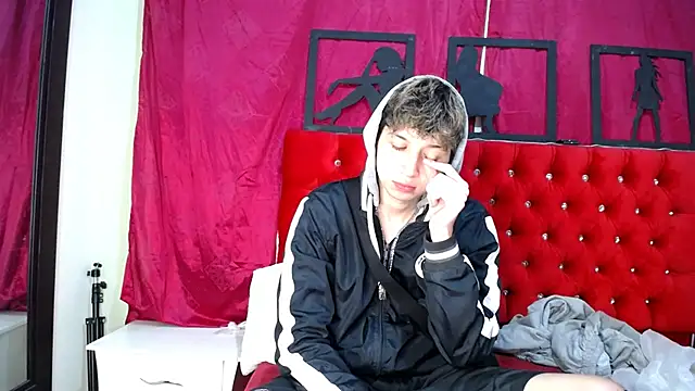  Thomas hot  online show from February 27, 4:09 am