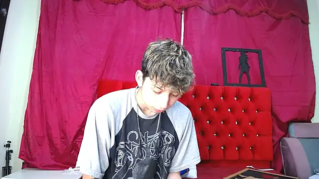  Thomas hot  online show from March 1, 4:33 pm