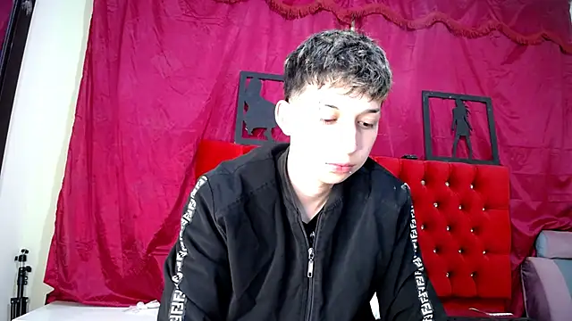  Thomas hot  online show from March 12, 2:41 am