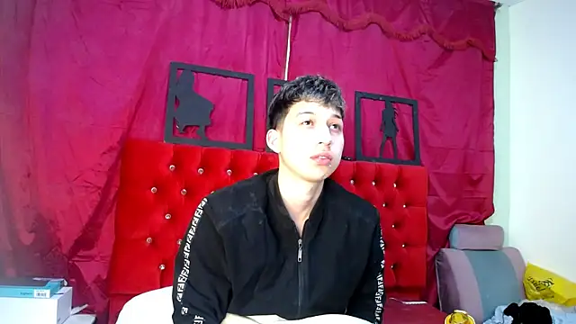  Thomas hot  online show from March 18, 6:26 pm