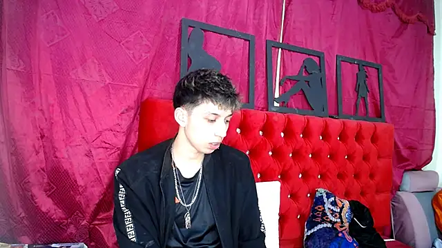  Thomas hot  online show from March 21, 3:44 am