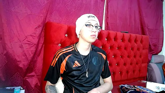  Thomas hot  online show from March 22, 2:27 am