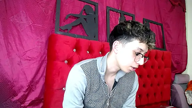  Thomas hot  online show from March 23, 4:27 am