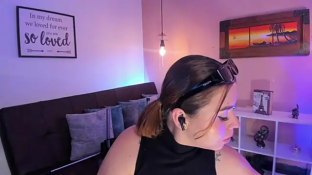 Snapshot of ArianaBaker chatting on February 7, 2:26 pm ArianaBaker online show from February 7, 2:26 pm