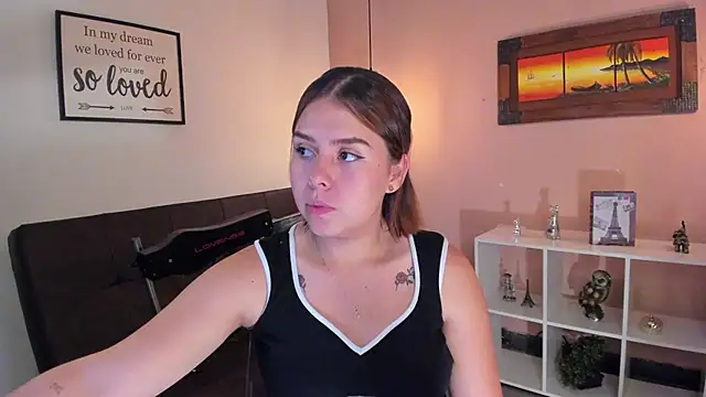 Snapshot of ArianaBaker chatting on February 18, 7:19 pm ArianaBaker online show from February 18, 7:19 pm