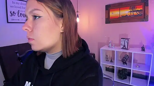 Snapshot of ArianaBaker chatting on March 6, 1:35 pm ArianaBaker online show from March 6, 1:35 pm