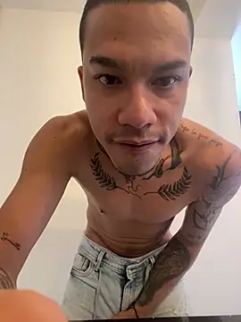 Snapshot of Osiiriis chatting on January 22, 2:35 pm Osiiriis online show from January 22, 2:35 pm