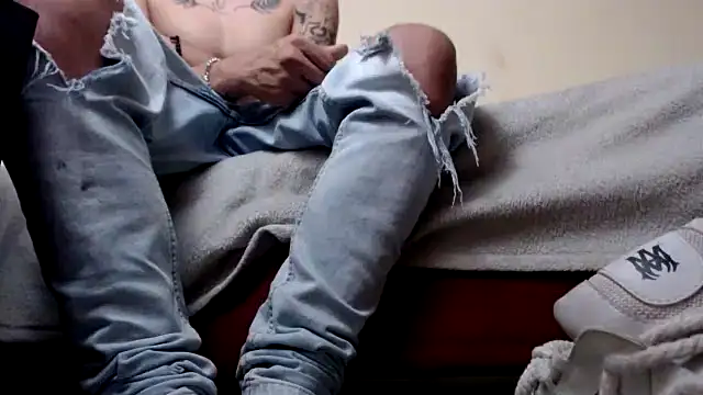 Snapshot of Osiiriis chatting on January 29, 4:58 am Osiiriis online show from January 29, 4:58 am