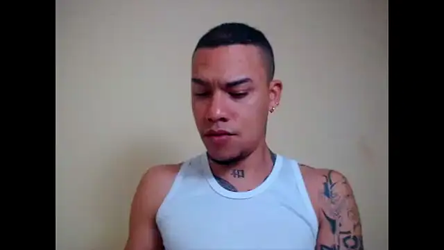 Snapshot of Osiiriis chatting on February 8, 6:33 am Osiiriis online show from February 8, 6:33 am