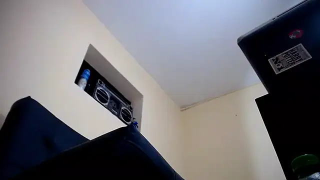 Snapshot of Osiiriis chatting on February 9, 4:04 am Osiiriis online show from February 9, 4:04 am